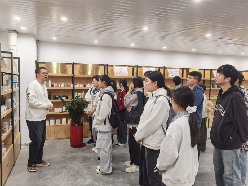走进企业一线：兽医学院师生赴广东皓泰动保食品科技有限公司参观学习