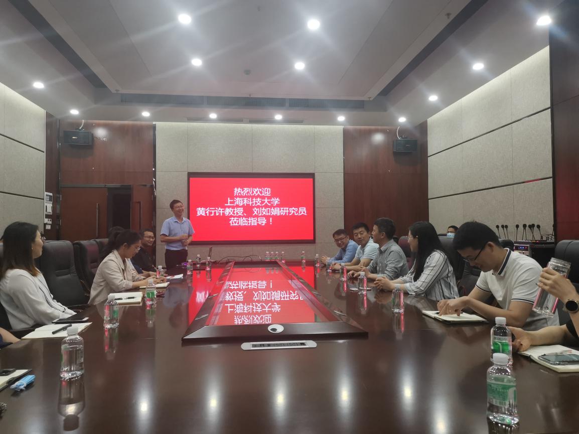 上海科技大学黄行许教授和刘如娟研究员受邀来我院做青年学术沙龙活动