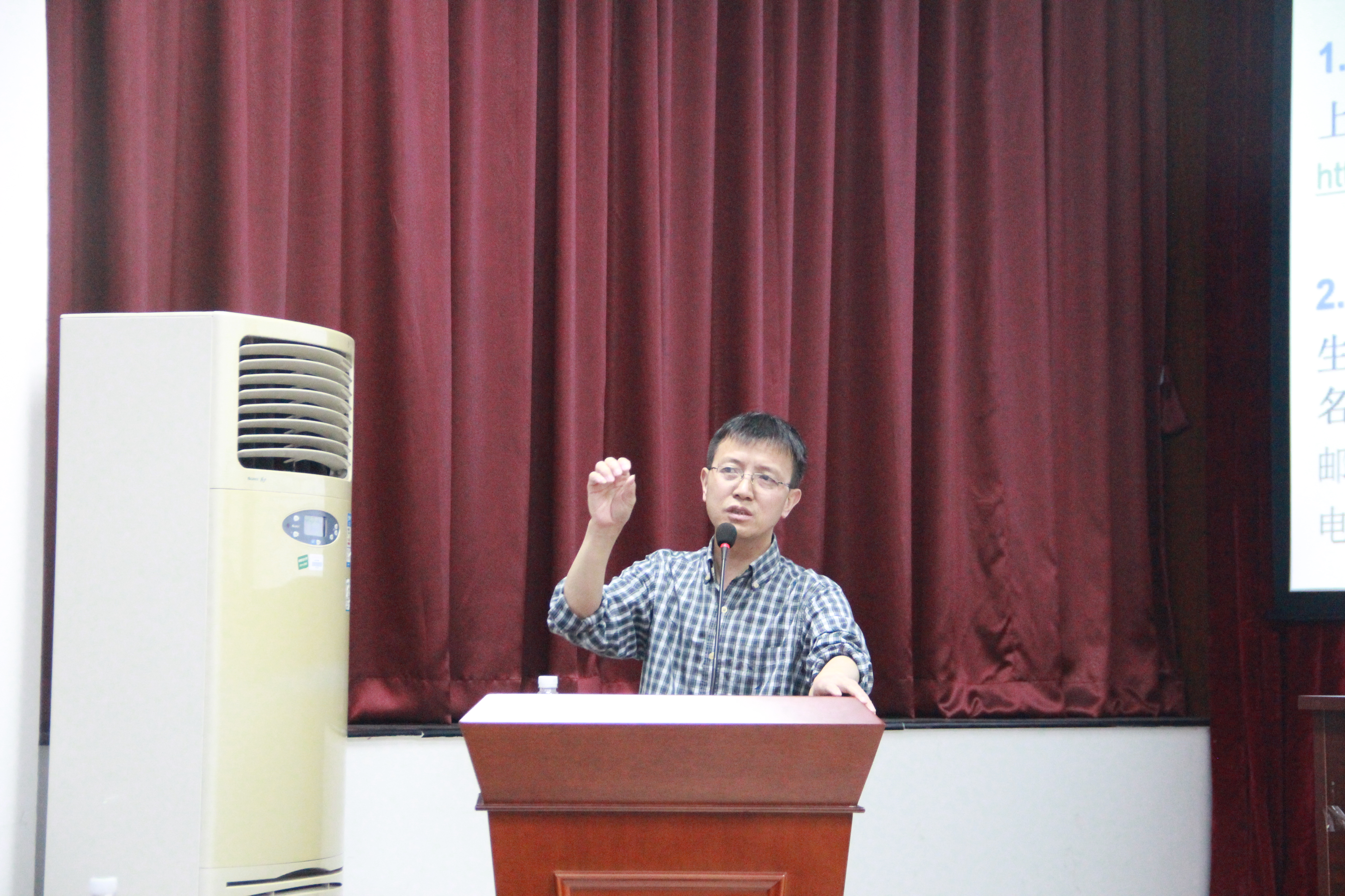 上海科技大学黄行许教授来兽医学院作报告并宣传夏令营