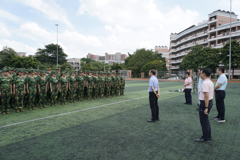 学院领导看望慰问2025级军训新生
