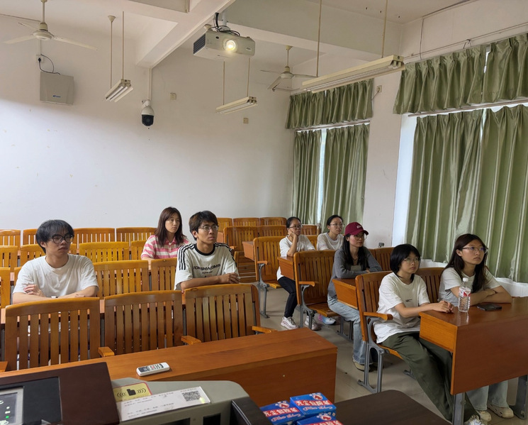 重温历史岁月，汲取奋进力量——兽医学院第五期“青马工程”培训班集体观看红色电影
