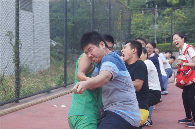 “同舟共济齐并进，聚心凝力赛风采” -------兽医学院2015级研究生班级拔河比赛圆满结束