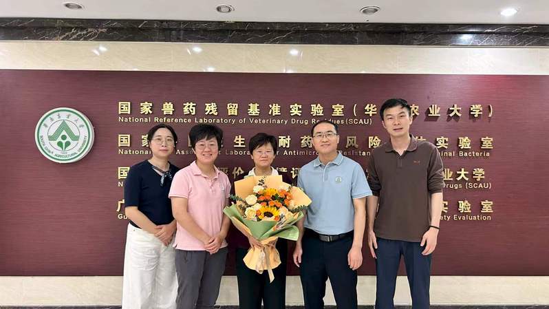致敬榜样力量 凝聚奋进动能—— 兽医学院党委看望慰问全国五一劳动奖章获得者刘健华教授