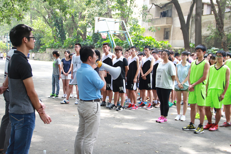 兽医学院：阳光体育活动从新生抓起