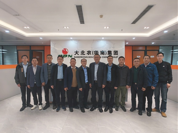 兽医学院领导班子走访企业深化合作和开拓就业岗位