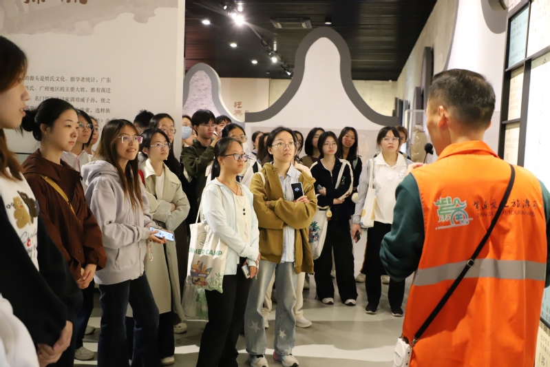 华南农业大学兽医学院“力源”党性锤炼班赴紫南村开展“乡见·共读”主题党日活动